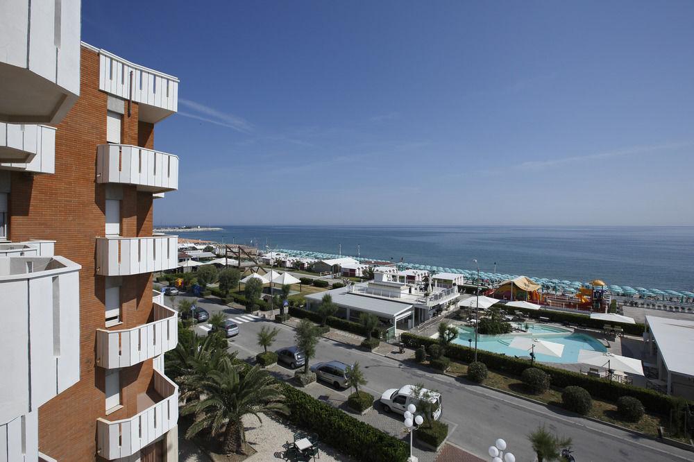 Hotel Continental Fano Eksteriør billede