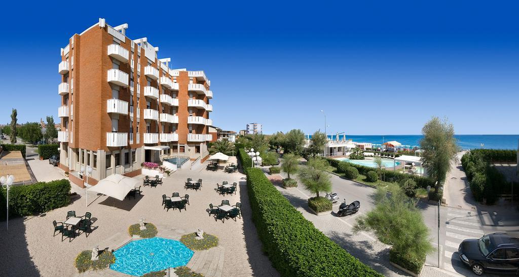 Hotel Continental Fano Eksteriør billede